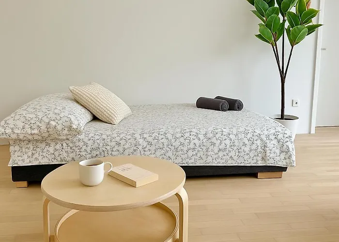 Modern With Free Parking Apartament