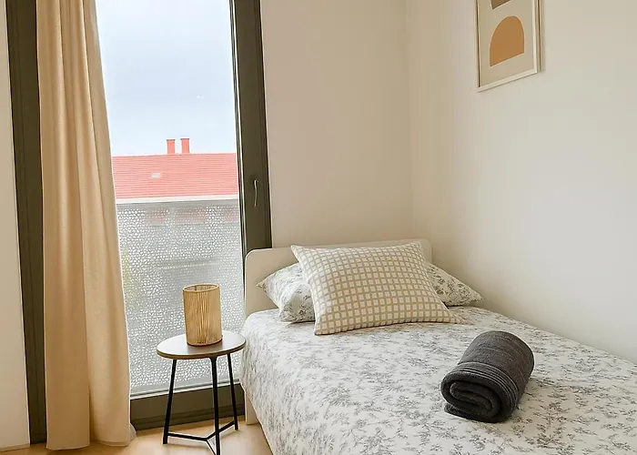 Modern With Free Parking Apartament