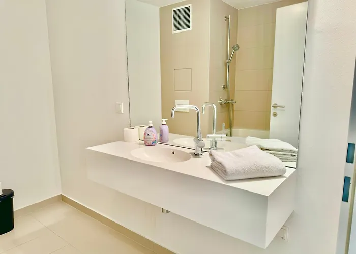 Apartament Modern With Free Parking