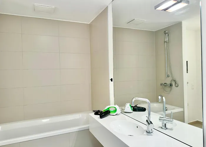 Modern With Free Parking Apartament *