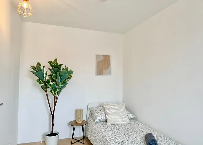 Modern With Free Parking Apartament *